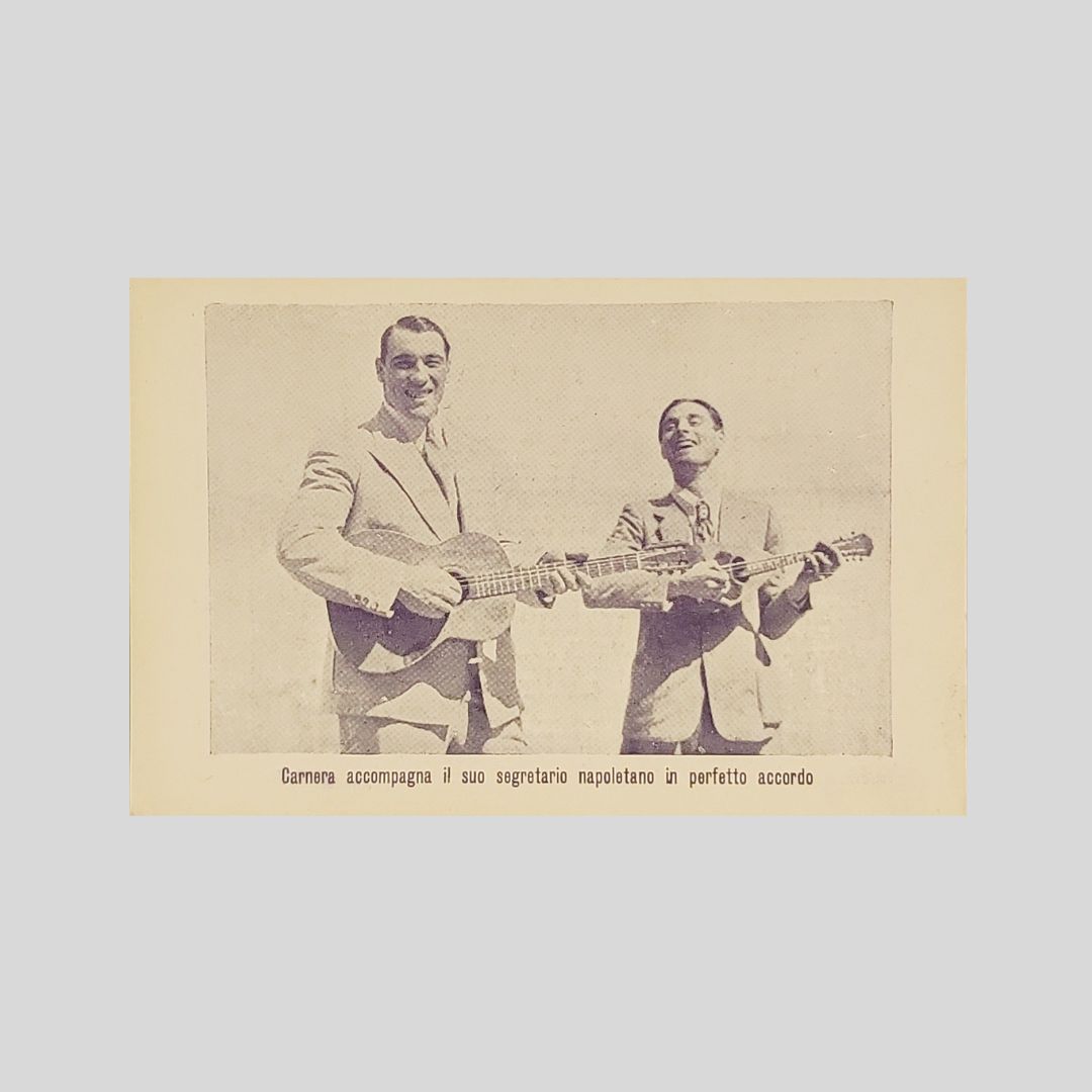 Primo Carnera e Roberto Amoroso con chitarra e mandolino.