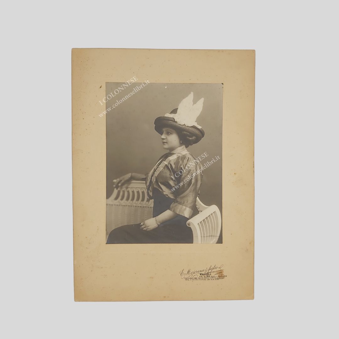 Elvira Donnarumma [Napoli 1883-1933] Celebre cantante napoletana. Ritratto fotografico.