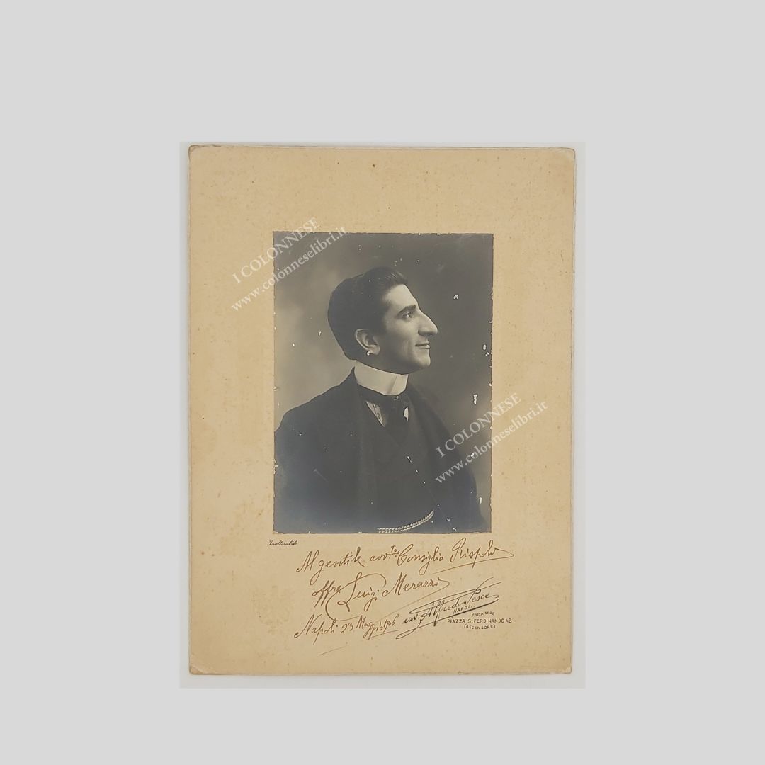 Ritratto fotografico con dedica e firma autografa. Invio al critico …