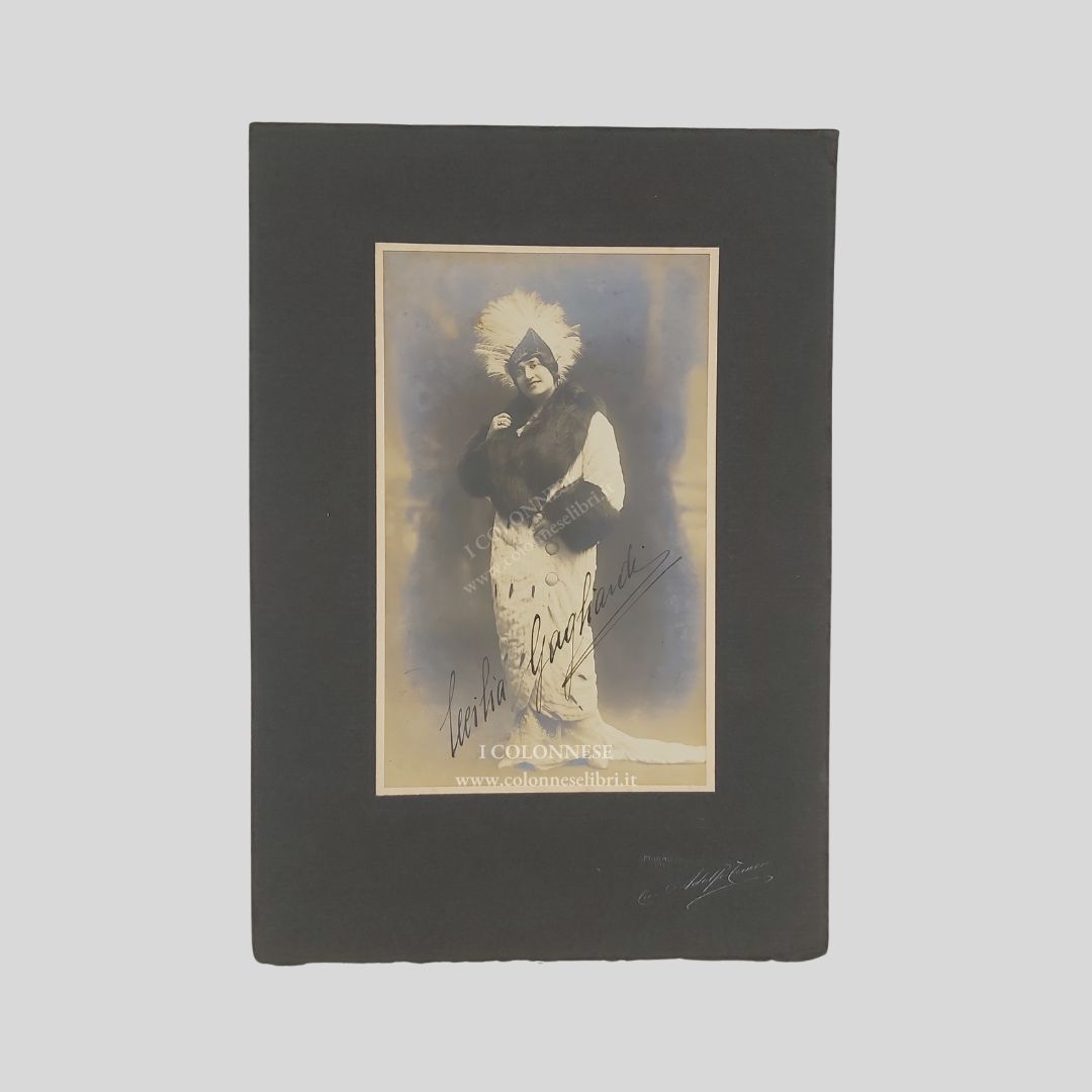 Ritratto fotografico con firma autografa (1914 ca.).