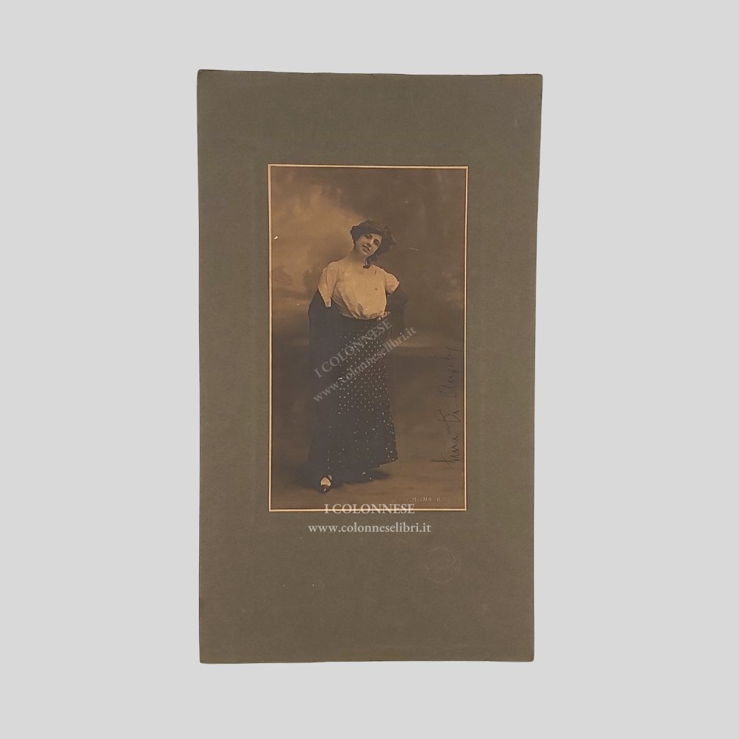 Ritratto fotografico con firma autografa (1914 ca.).