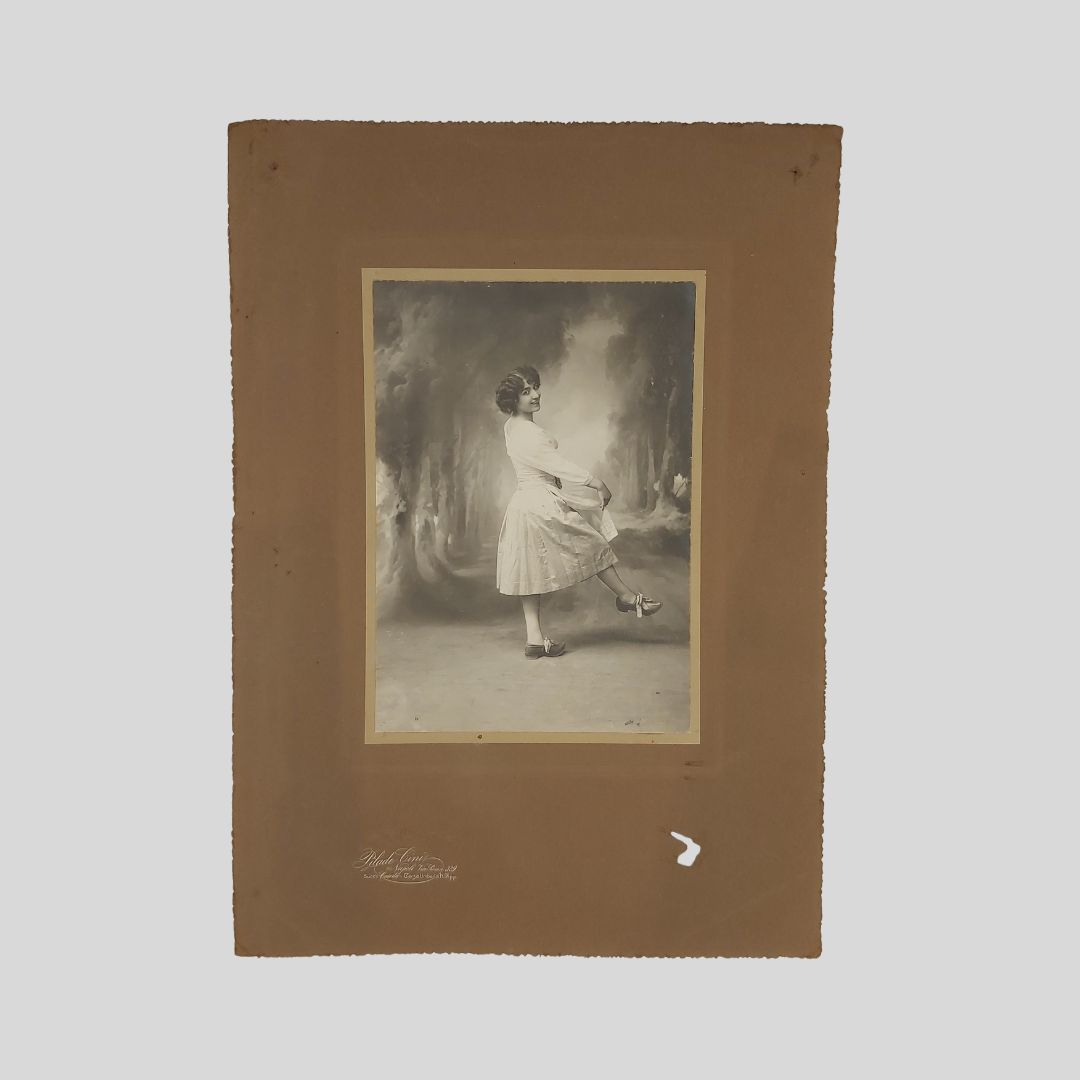 Ritratto fotografico in abiti di scena.