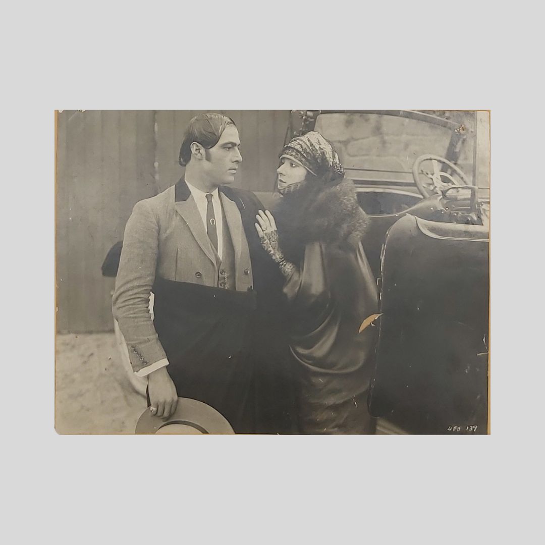 Rodolfo Valentino e Nita Naldi sul set del film Sangue …