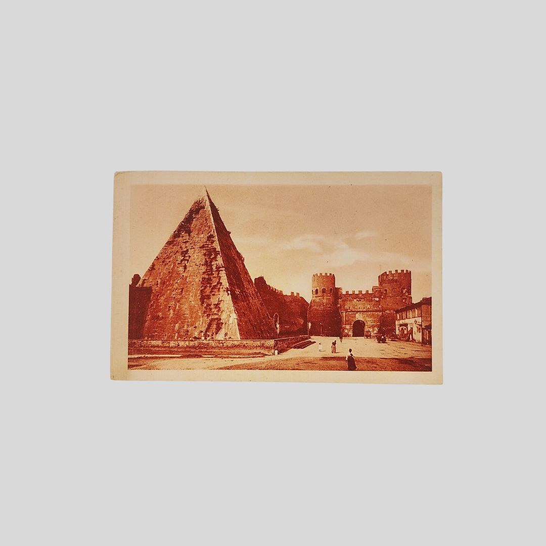 Roma. Piramide di Caio Cestio.
