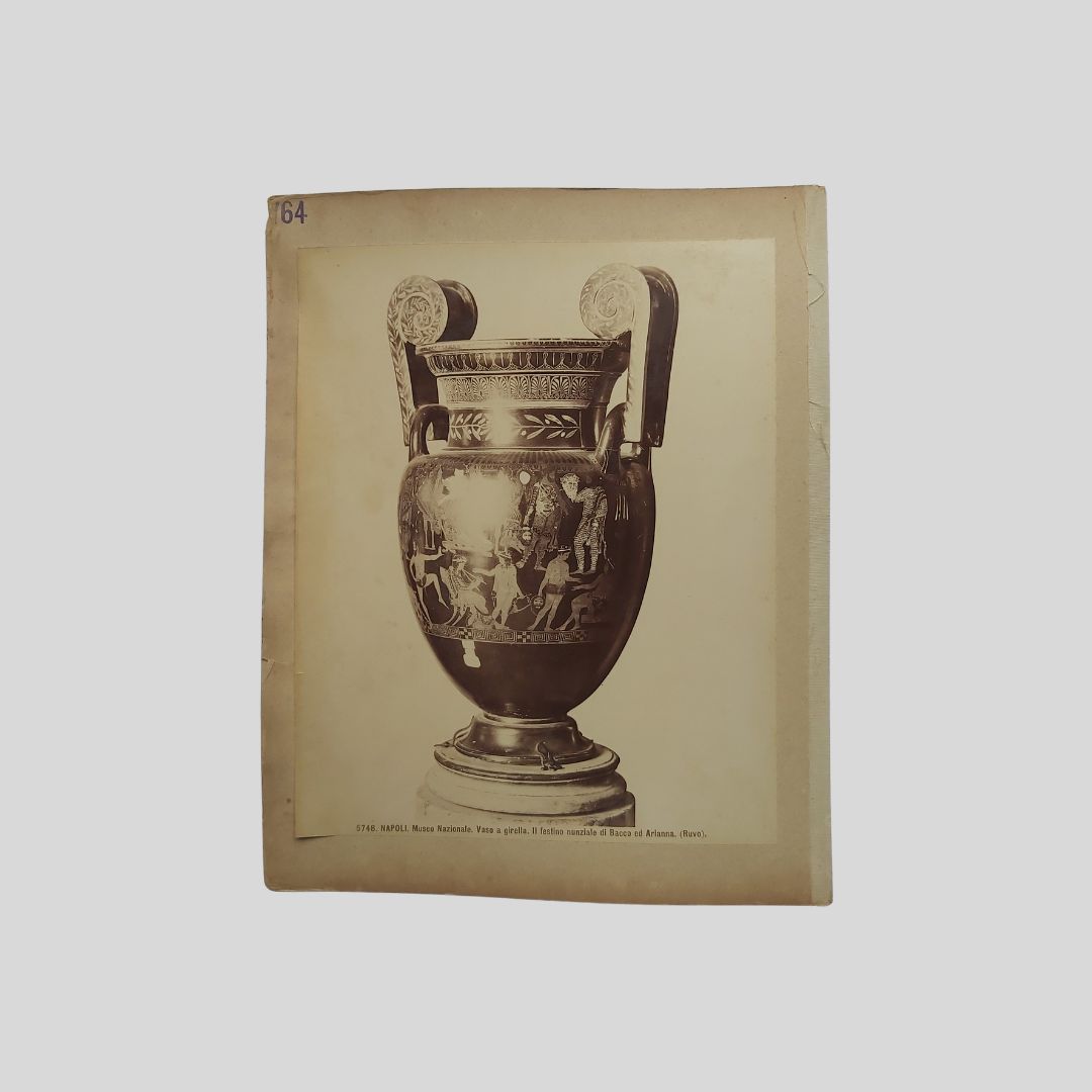 Ruvo di Puglia. Vaso a girella. Edizioni Brogi.