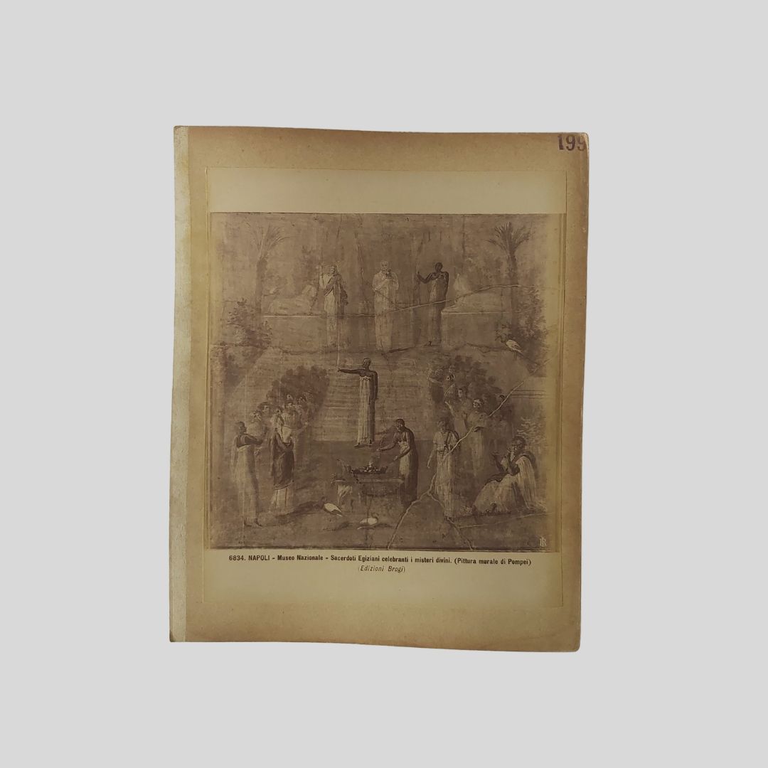 Sacerdoti Egiziani. Napoli Museo Nazionale. Edizioni Brogi.