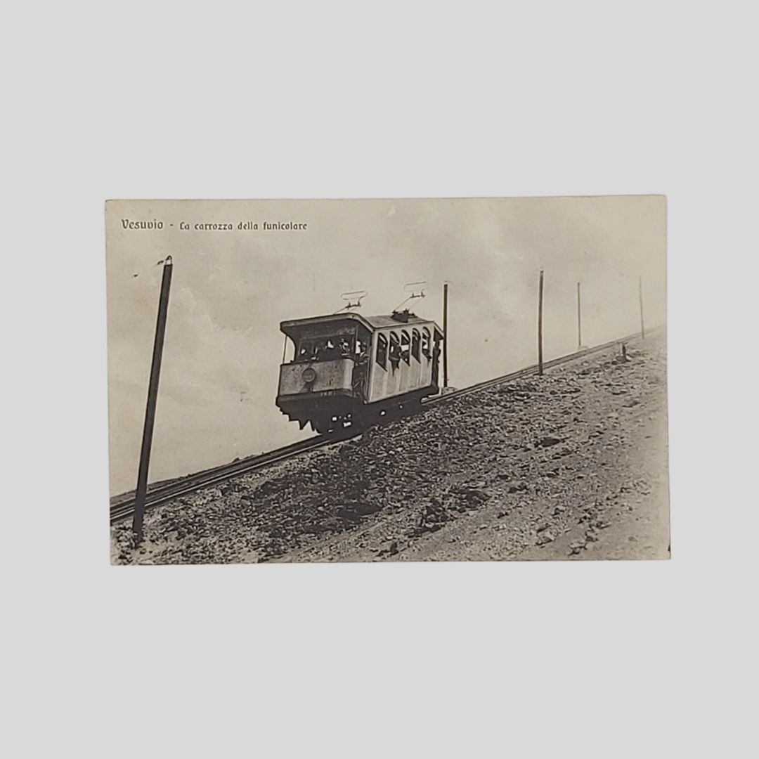 Vesuvio. La carrozza della funicolare.