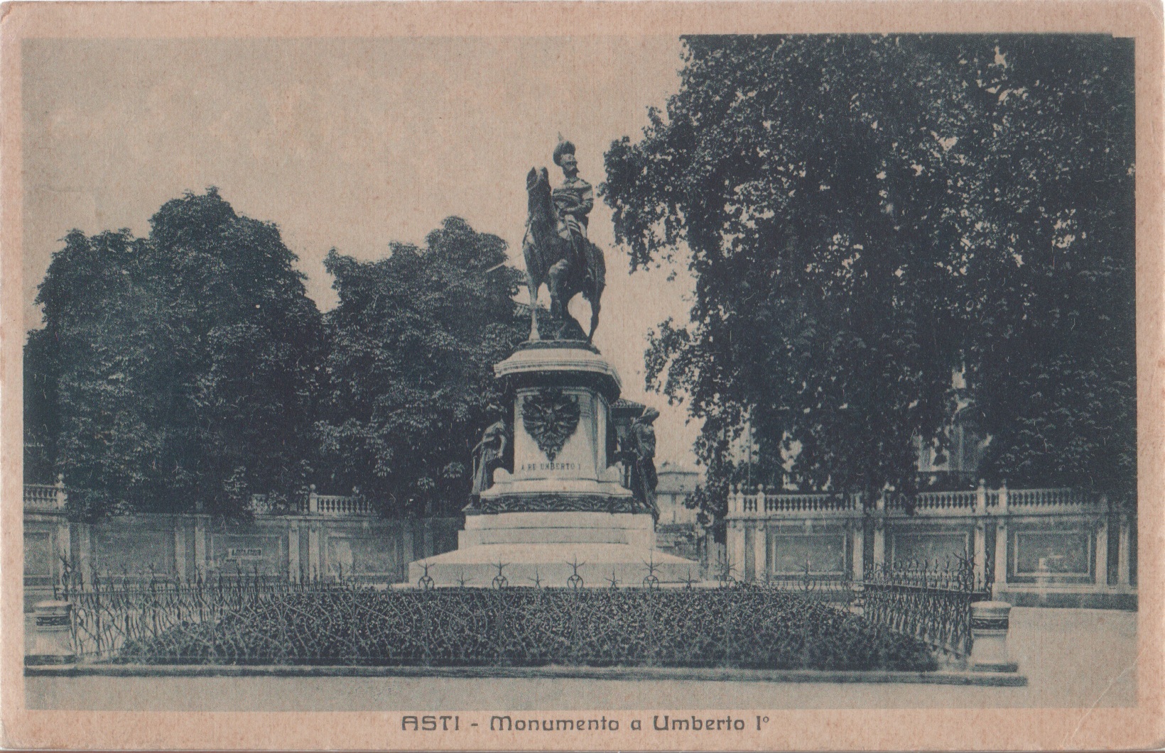 Asti. Monumento a Umberto I. Viaggiata 1932