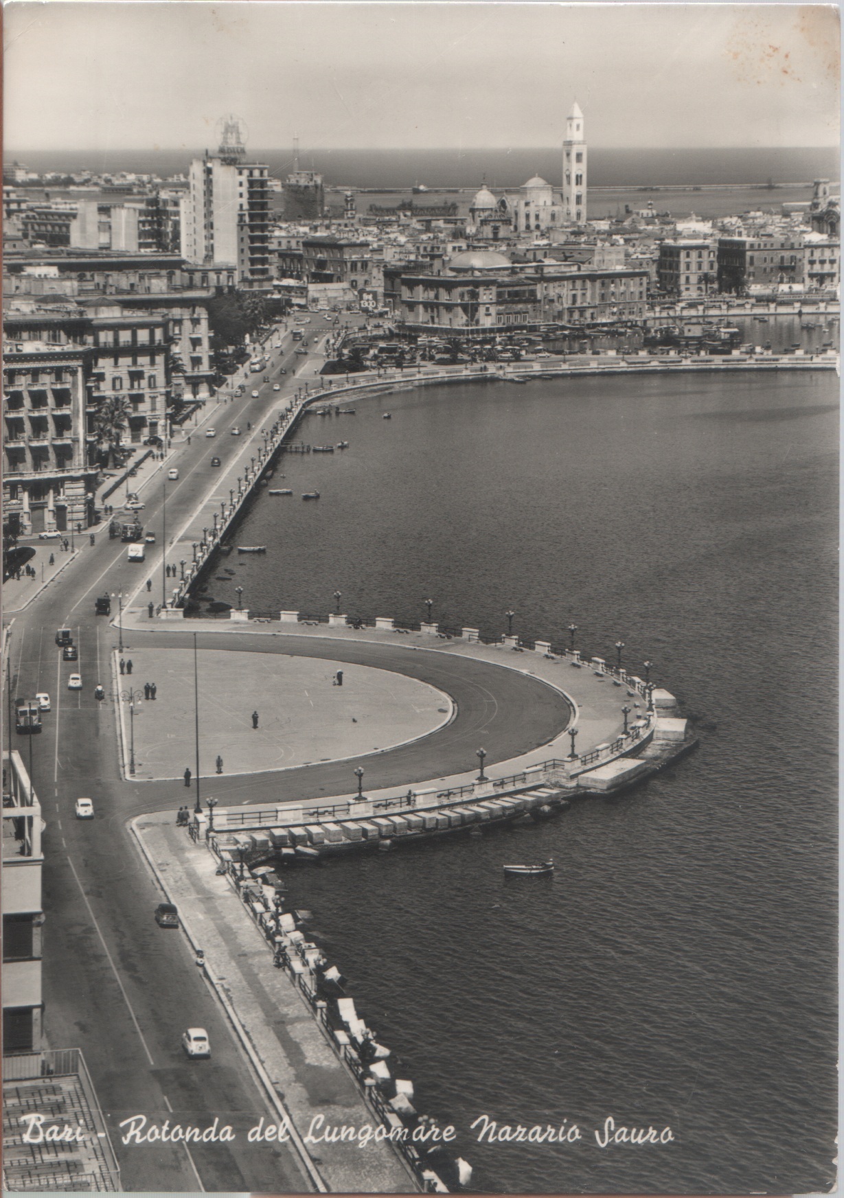 Bari. Rotonda del Lungomare Nazario Sauro . Viaggiata 1963
