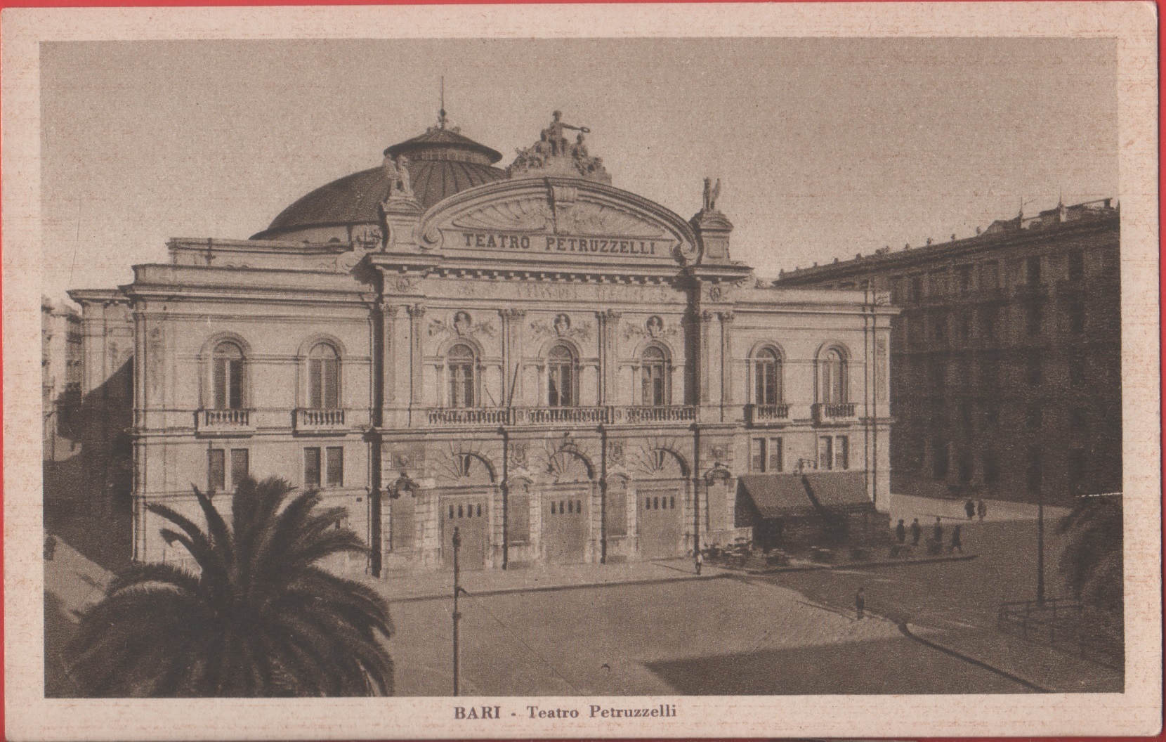 Bari. Teatro Petruzzelli. Non viaggiata