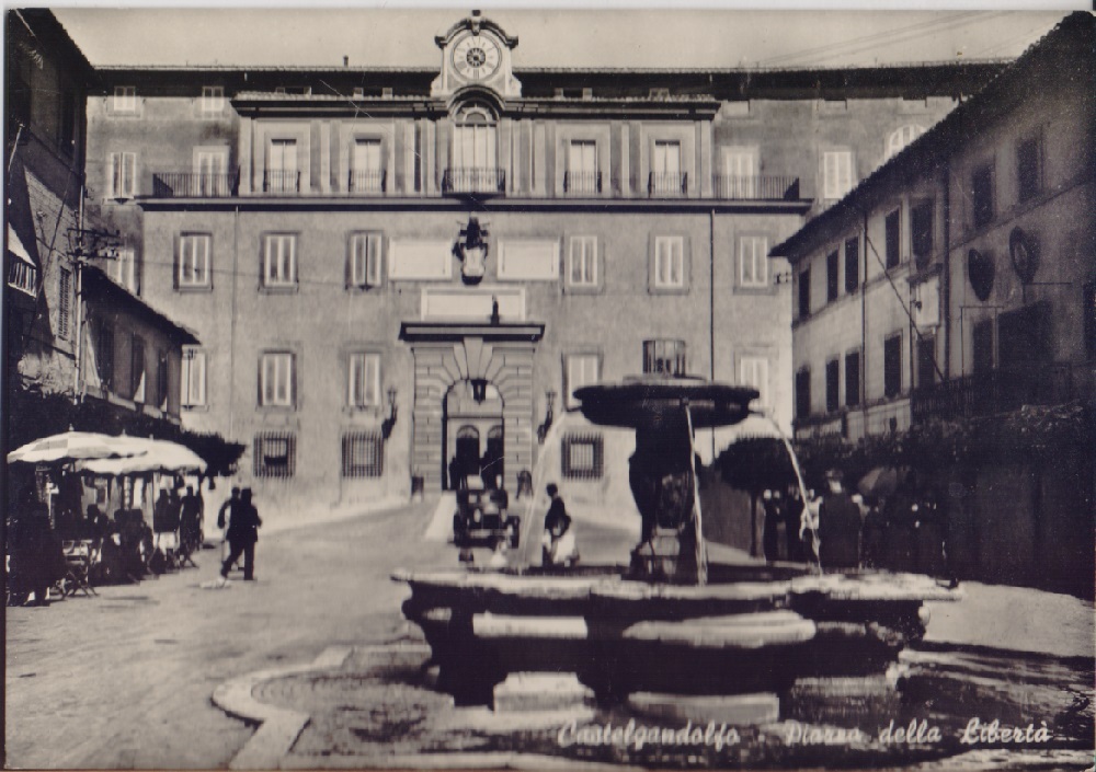 Castelgandolfo. Piazza della Libertà. Non viaggiata