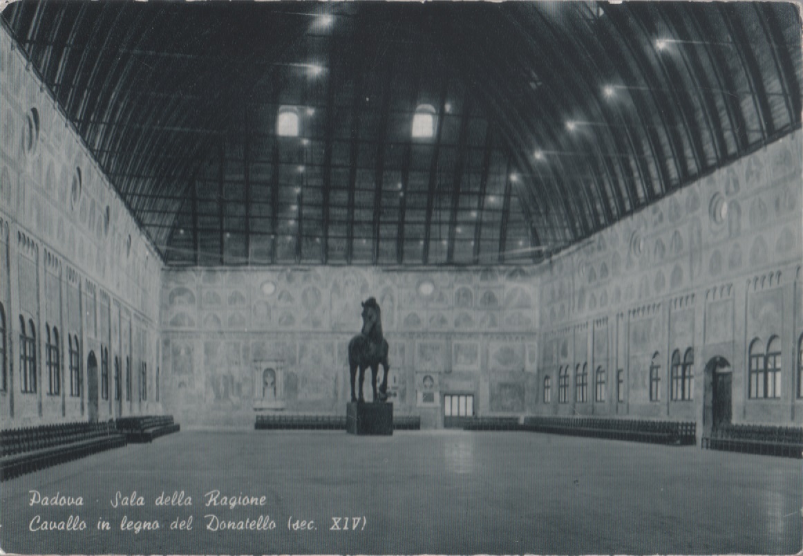 Cavallo in legno di Donatello. Sala della Ragione. Padova. Non …