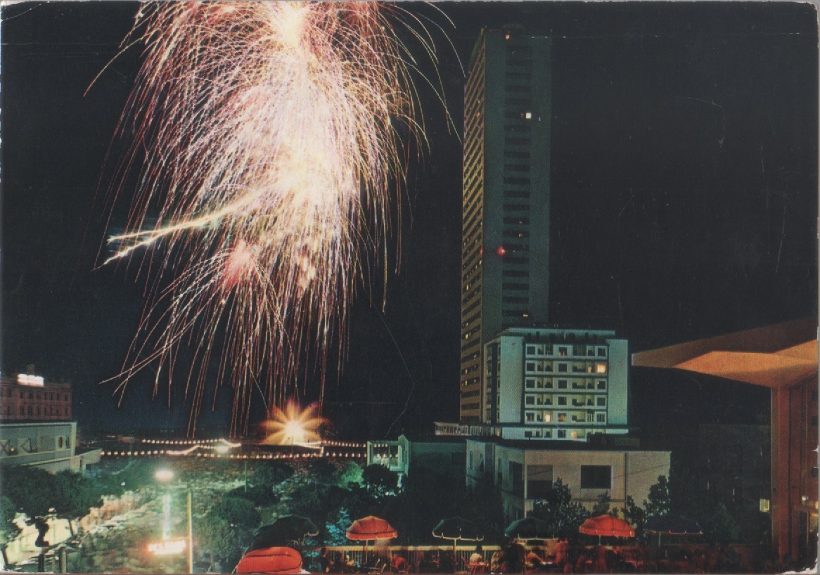 Cesenatico. Fuochi d'artificio visti dal Dancing Caravella. Viaggiata 1962
