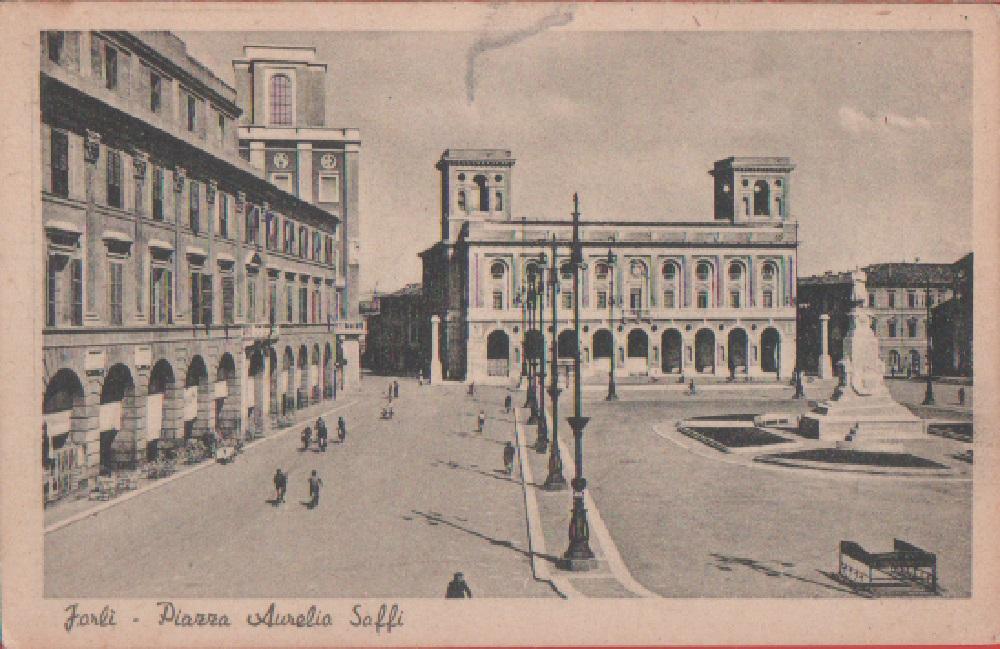 Forlì Piazza Aurelio Saffi. Non viaggiata