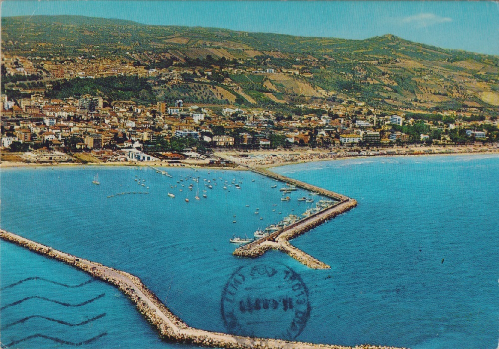 Giulianova. (TE). Panorama. Viaggiata 1983