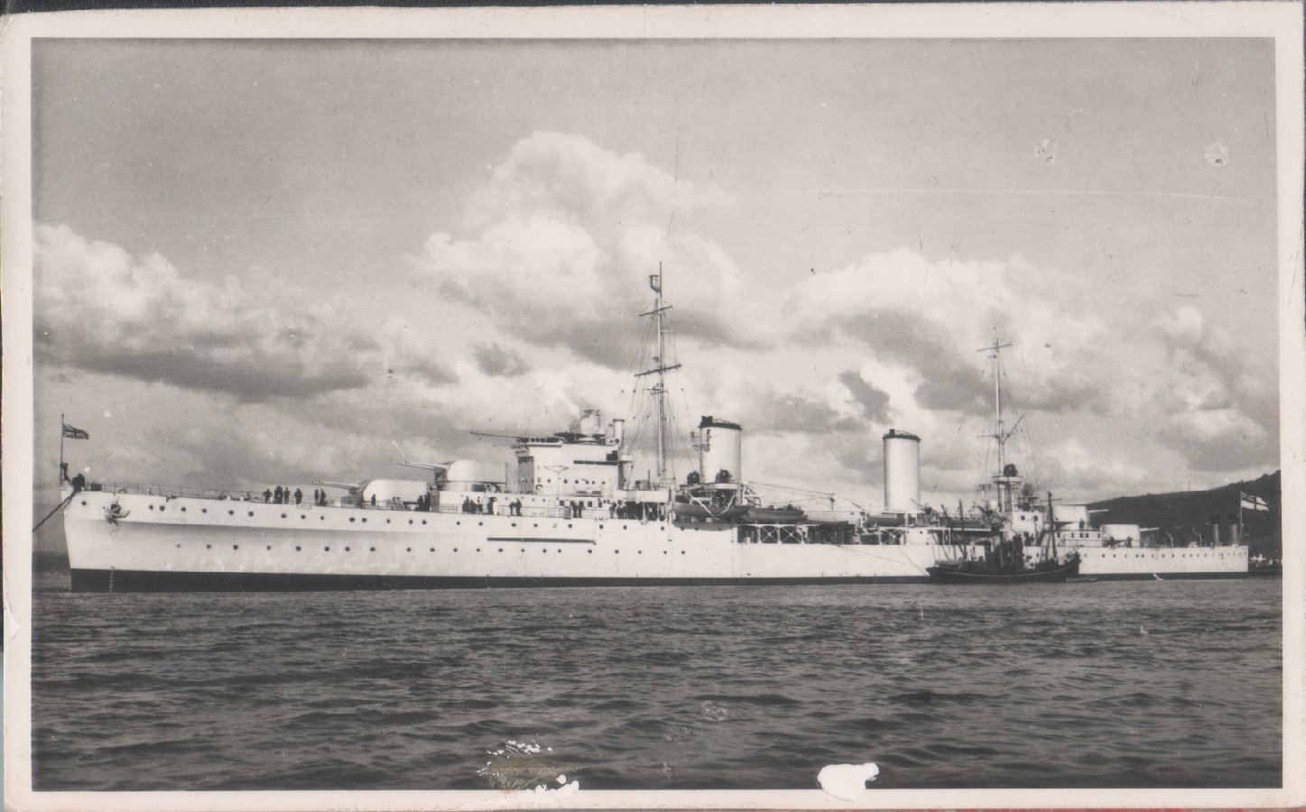 HMS Apollo (D63)/ HMAS Hobar. Photo
