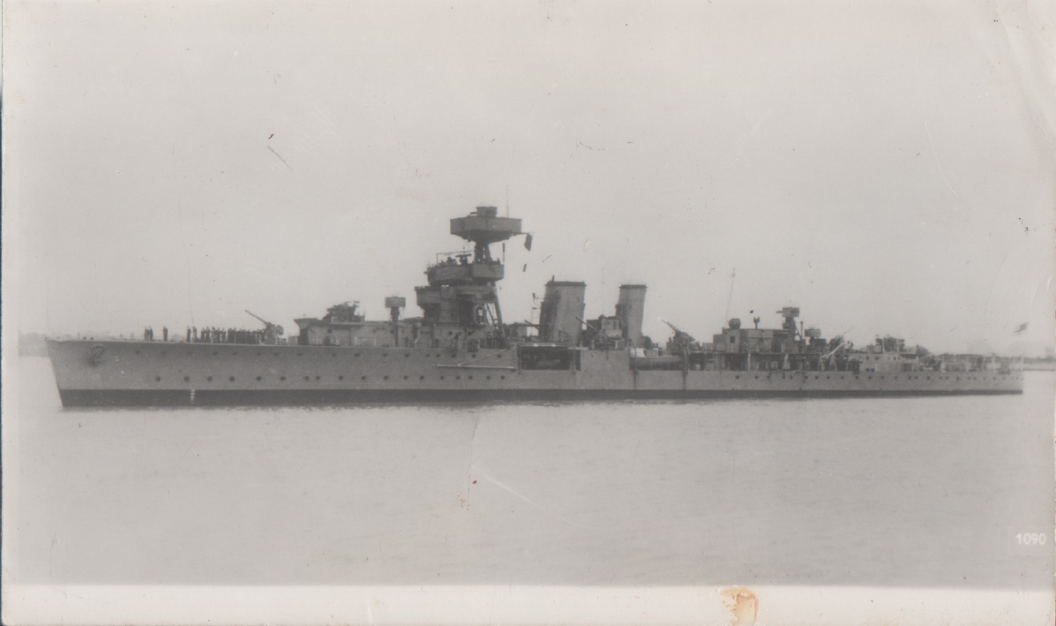 HMS Curlew (D42). Photo
