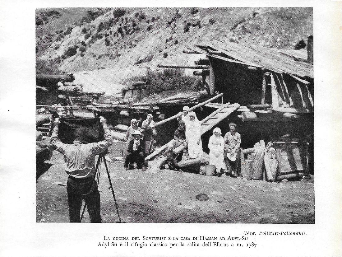 La cucina del Sovturist ad Adyl-Su / Zona del Kayarta-Basch. …