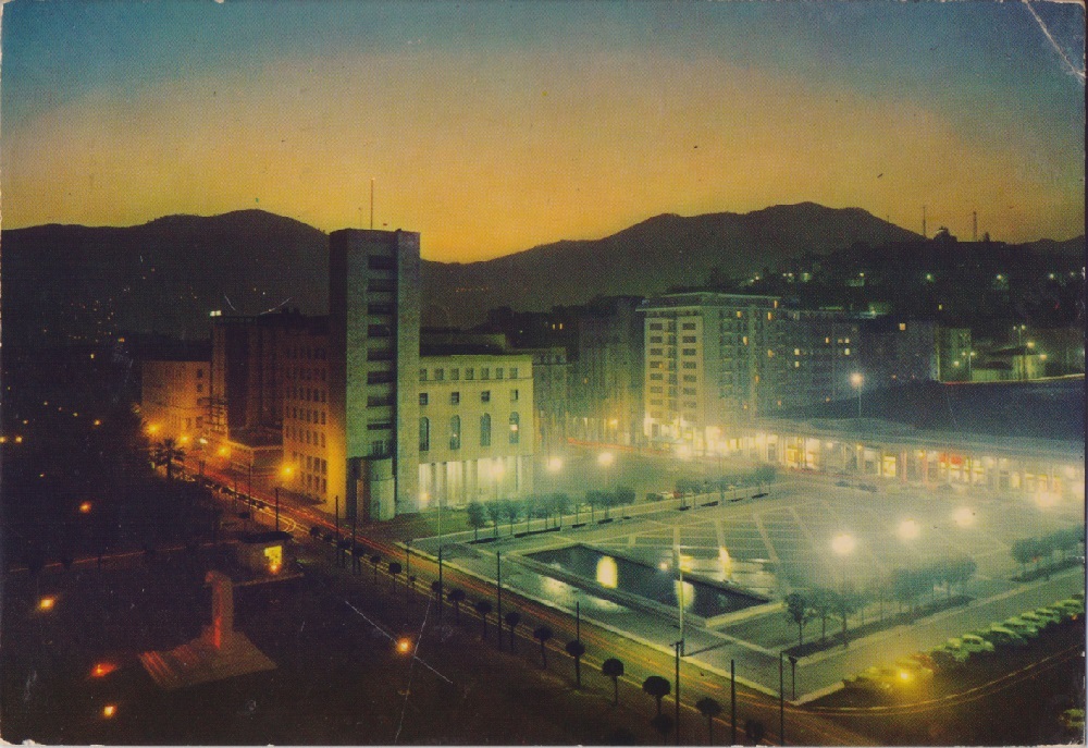 La Spezia. Piazza Italia. notturno. Viaggiata