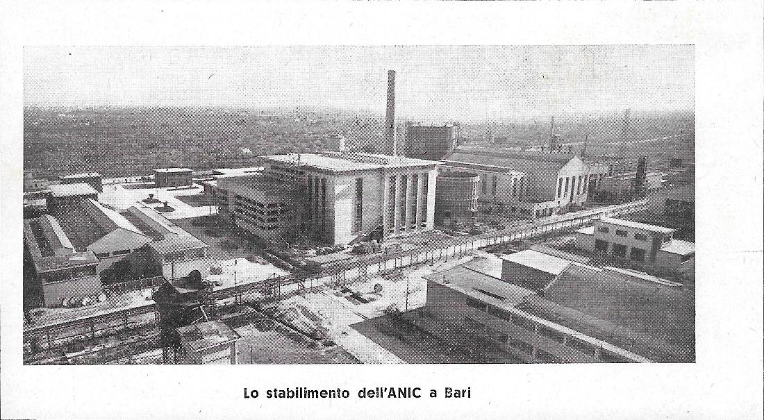 Lo stabilimento dell'Anic a Bari. Stampa 1938
