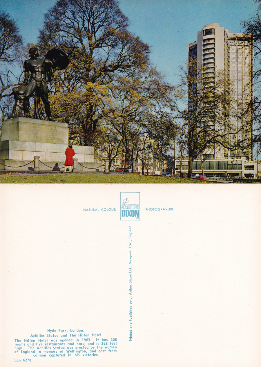London. Hyde Park. Achilles Statue and The Hilton Hotel. Non …