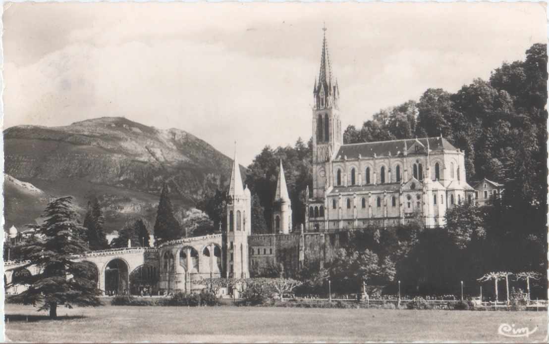 Lourdes. La Basilique ed le Pic du Jer. Viaggiata 1967