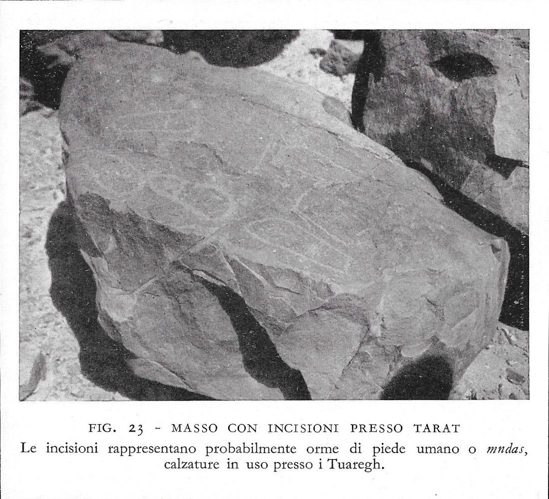 Masso con incisioni presso Tarat/Iscrizioni in Tifinagh a Zuila. Stampa …