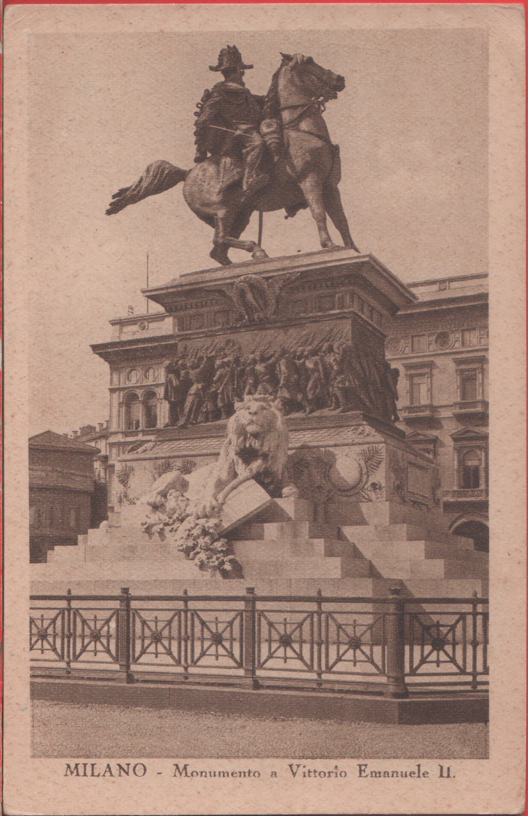 Milano. Monumento a Vittorio Emanuele II. Non viaggiata