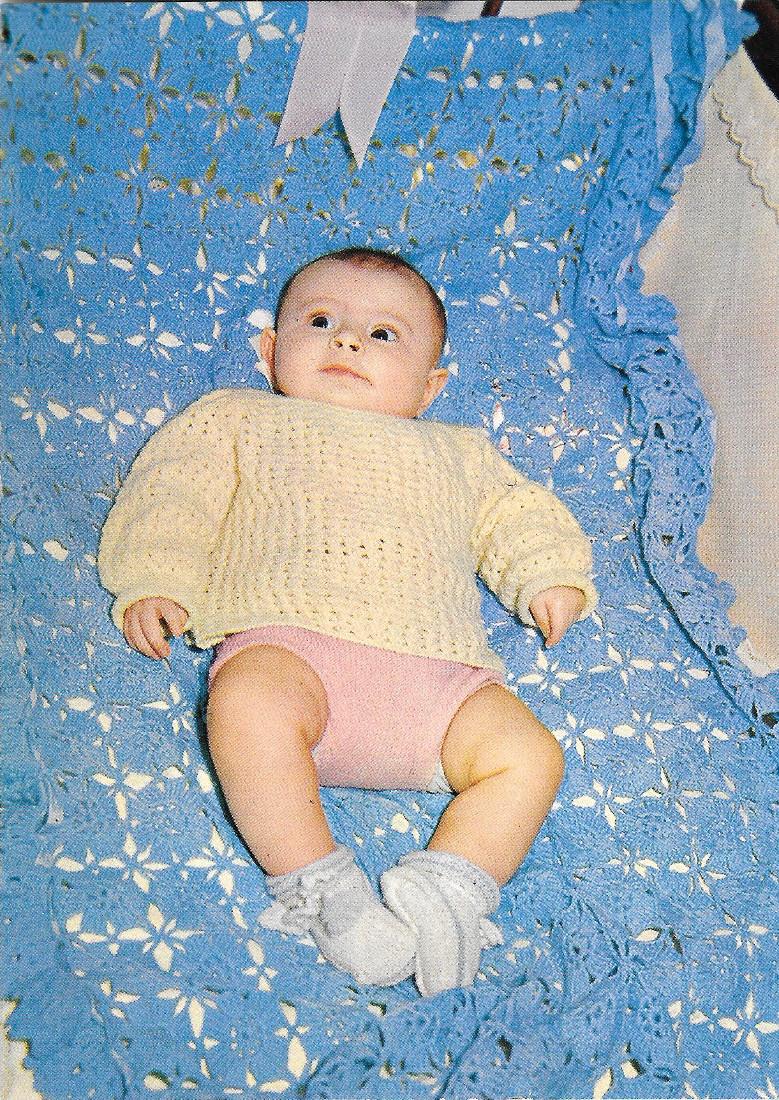 Neonato su coperta azzurra. Non viaggiata