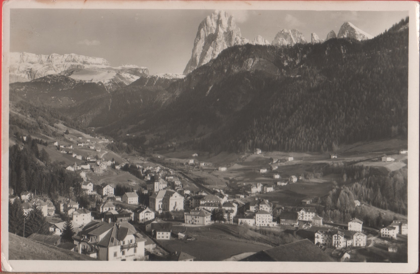 Ortisei col Sassolungo. Non viaggiata