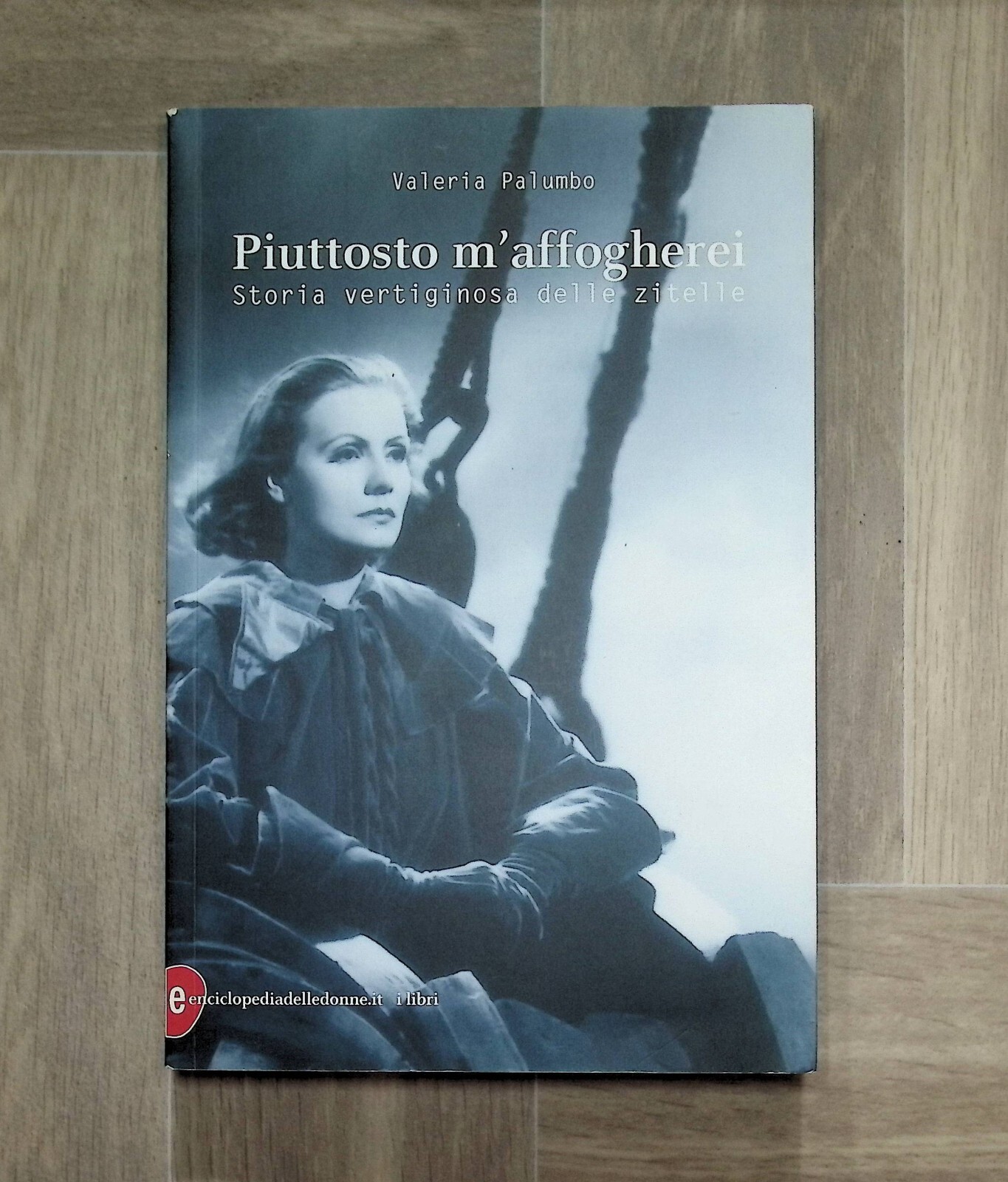 Piuttosto m'affogherei Storia Vertiginosa Delle Zitelle Libro Valeria Palumbo