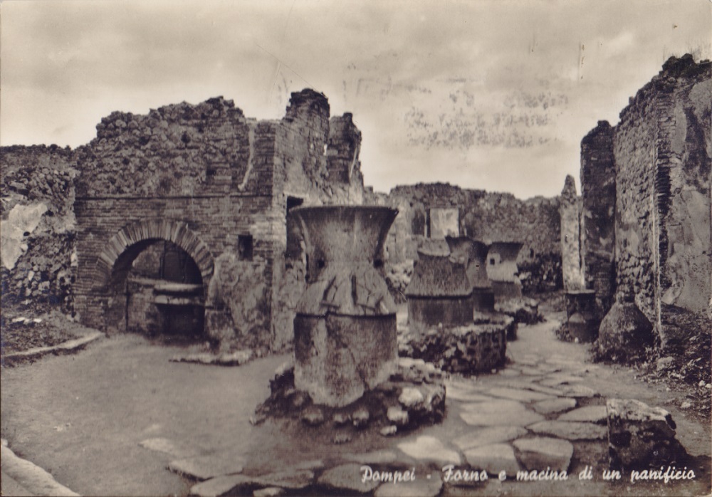 Pompei. Forno e macina di un panificio. Viaggiata 1963