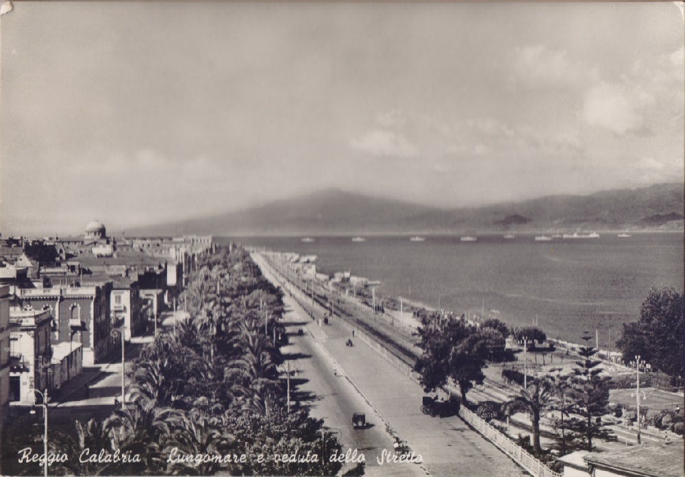 Reggio Calabria. Lungomare e veduta dello stretto. Viaggiata