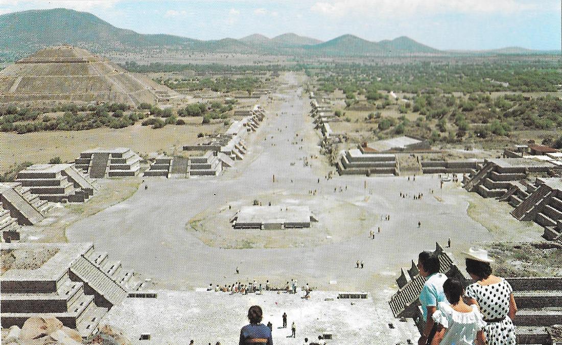 S. Juan Teotihuacan. La Plaza de la Luna y la …