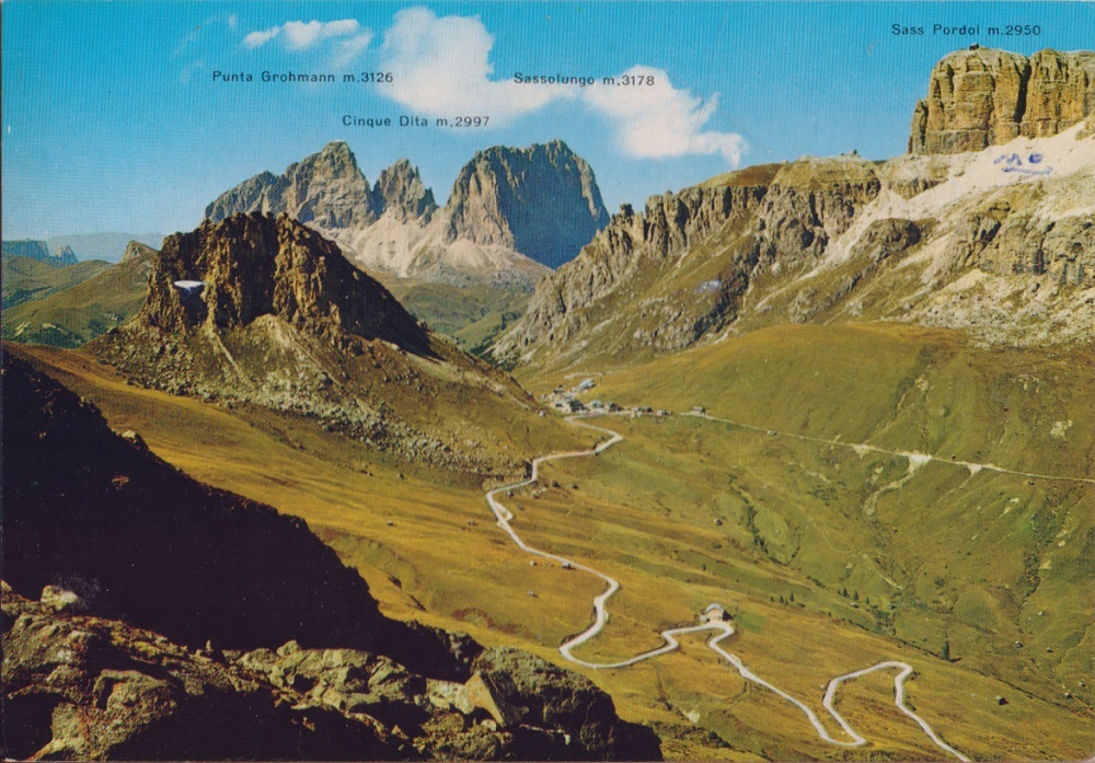 Strada delle Dolomiti al Passo Pordoi. Viaggiata 1989