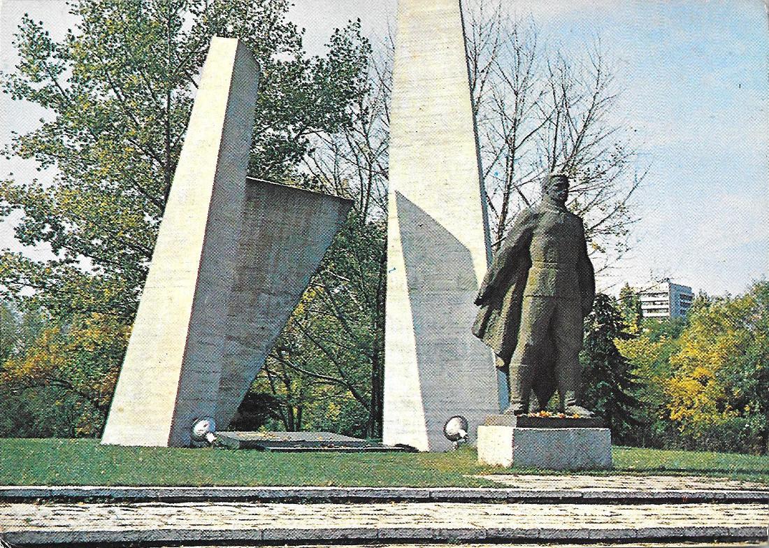 Tolboukine (BUL). Le monument aux morts dans la guerre patriotique. …