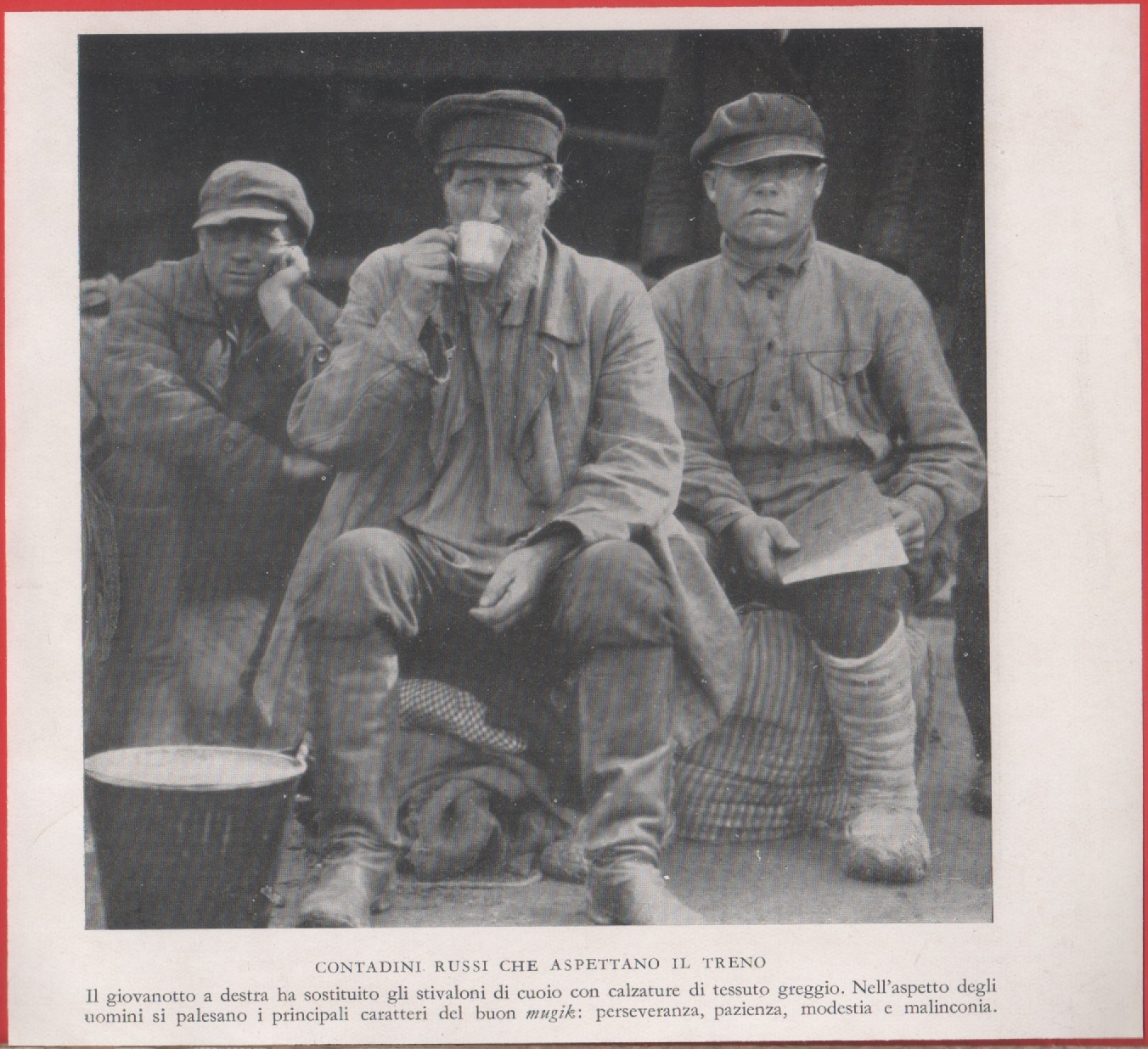 Transiberiana. Contadini russi che aspettano il treno. Immagine 1937