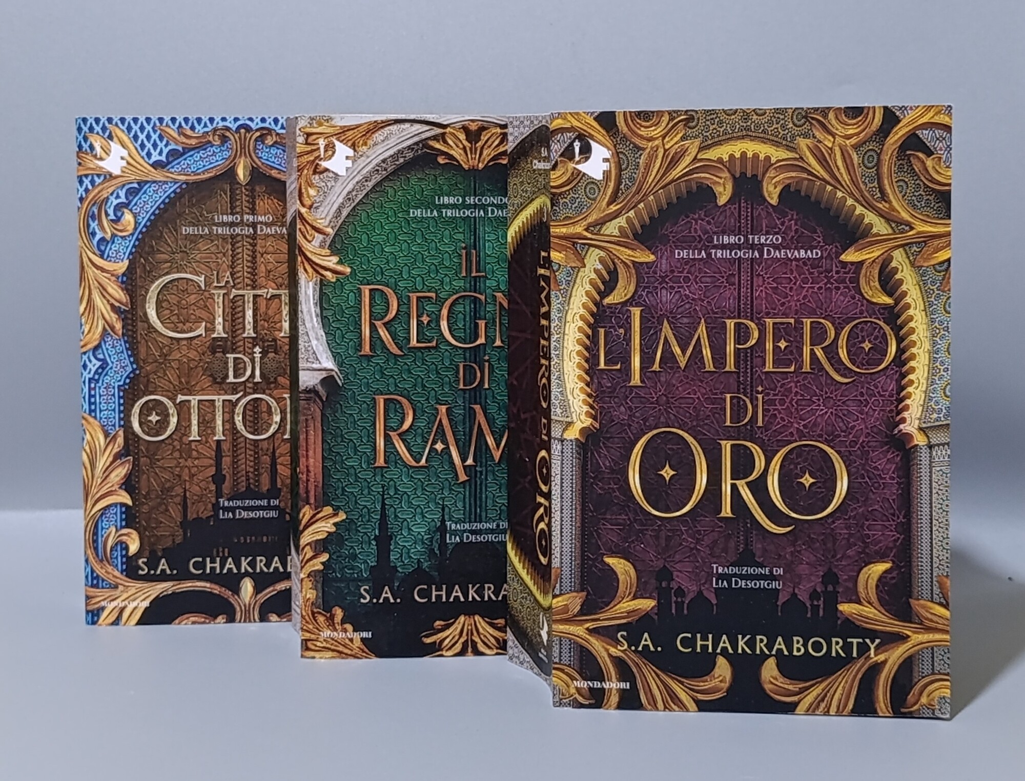 Trilogia Daevabad in tre volumi: La città di ottone, Il …