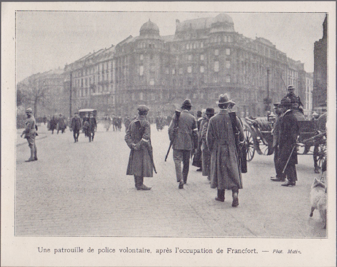 Une patruille de police volontaire, apres l'occupation de Francfort. Illustrazione …