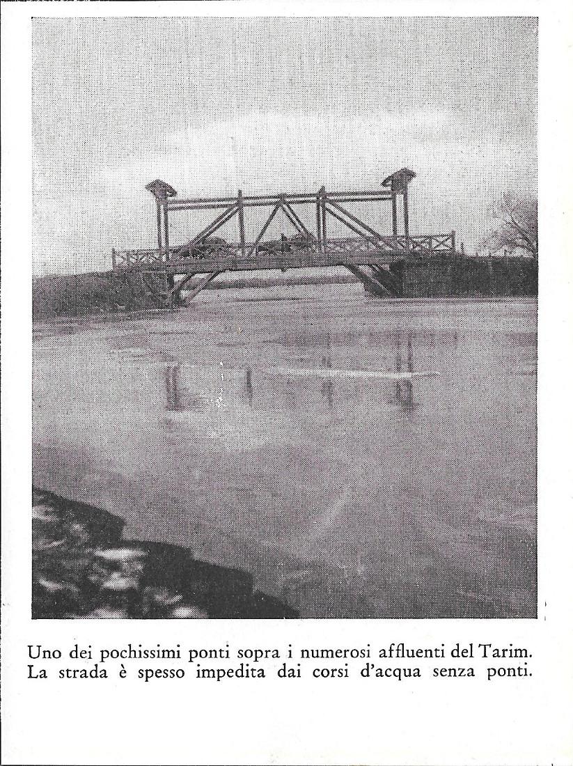Uno dei ponti sopra gli affluenti del Tarim. Stampa 1934