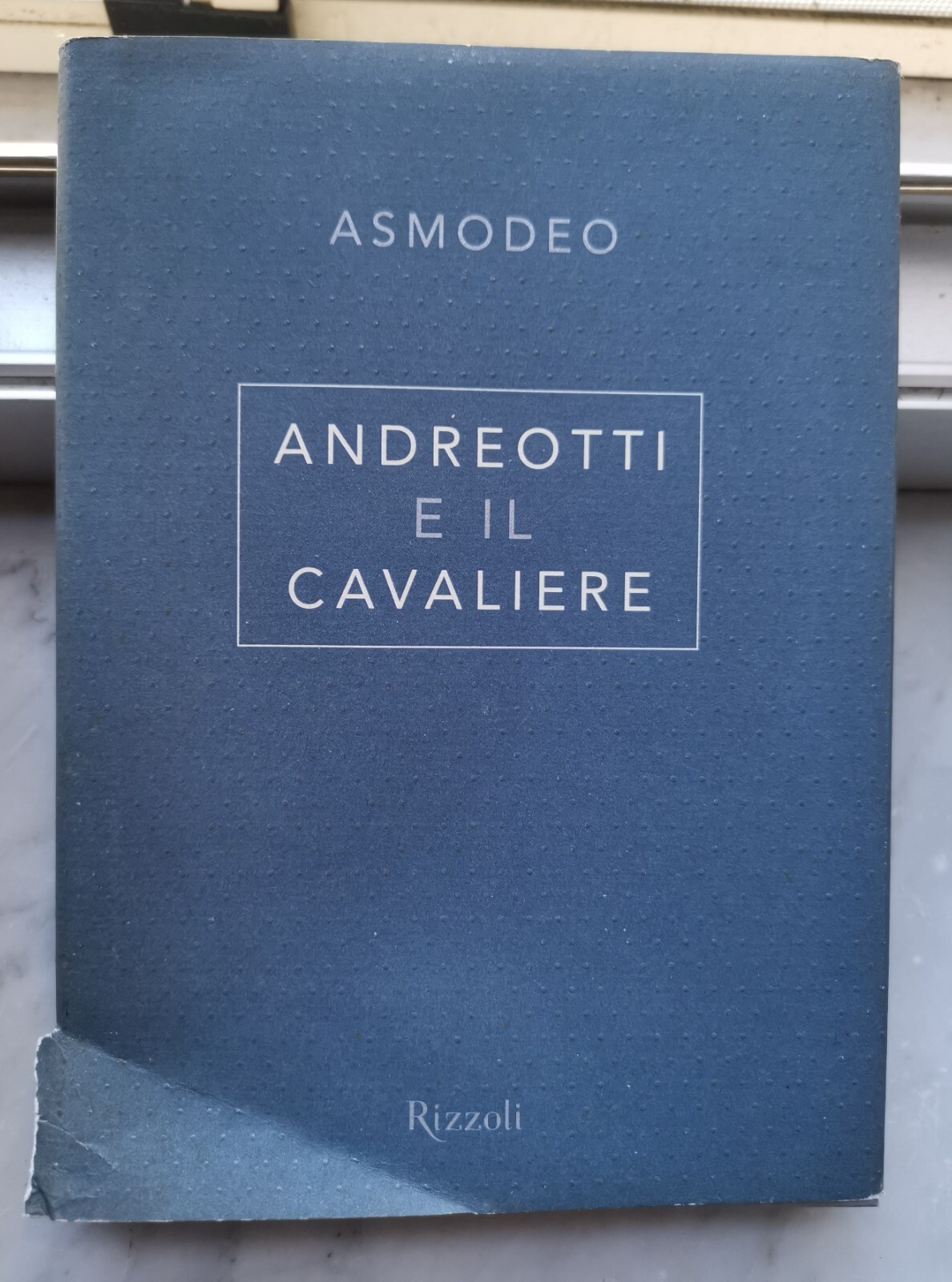 " ANDREOTTI E IL CAVALIERE" - ASMODEO, 2001