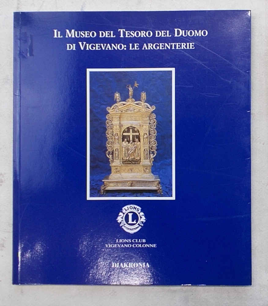 Il Museo del Tesoro del Duomo di Vigevano: le argenterie.