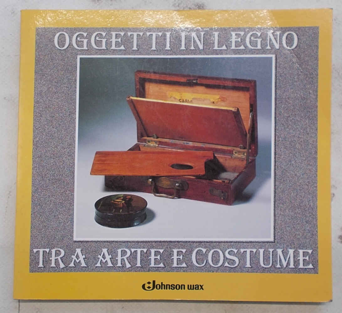 Oggetti in legno tra arte e costume.