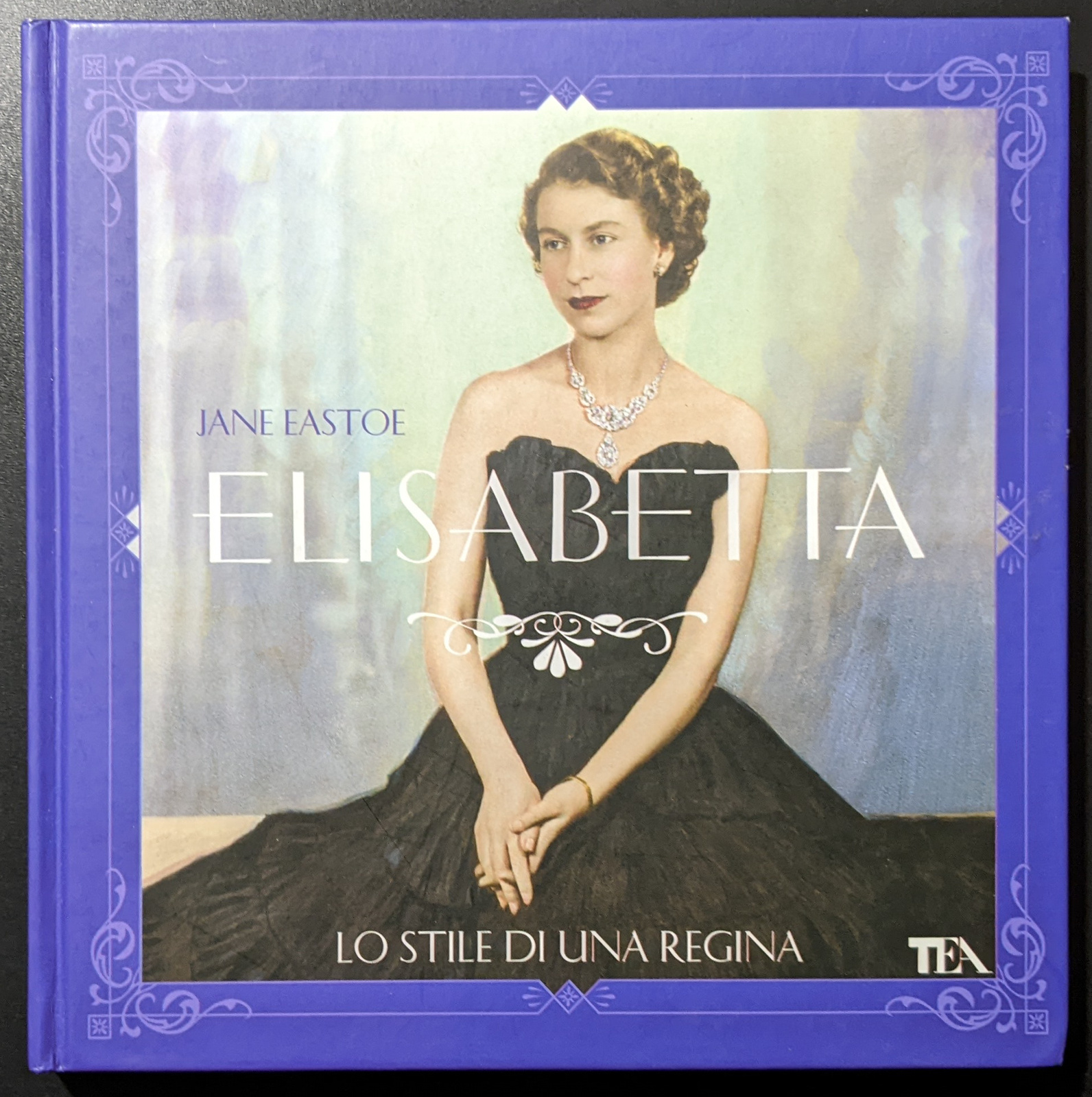 Elisabetta. Lo stile di una regina