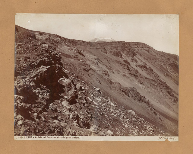 Etna - Vallata del Bove con vista del gran cratere