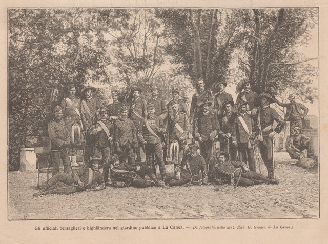 Gli ufficiali bersaglieri e highlanders nel giardino pubblico a La …