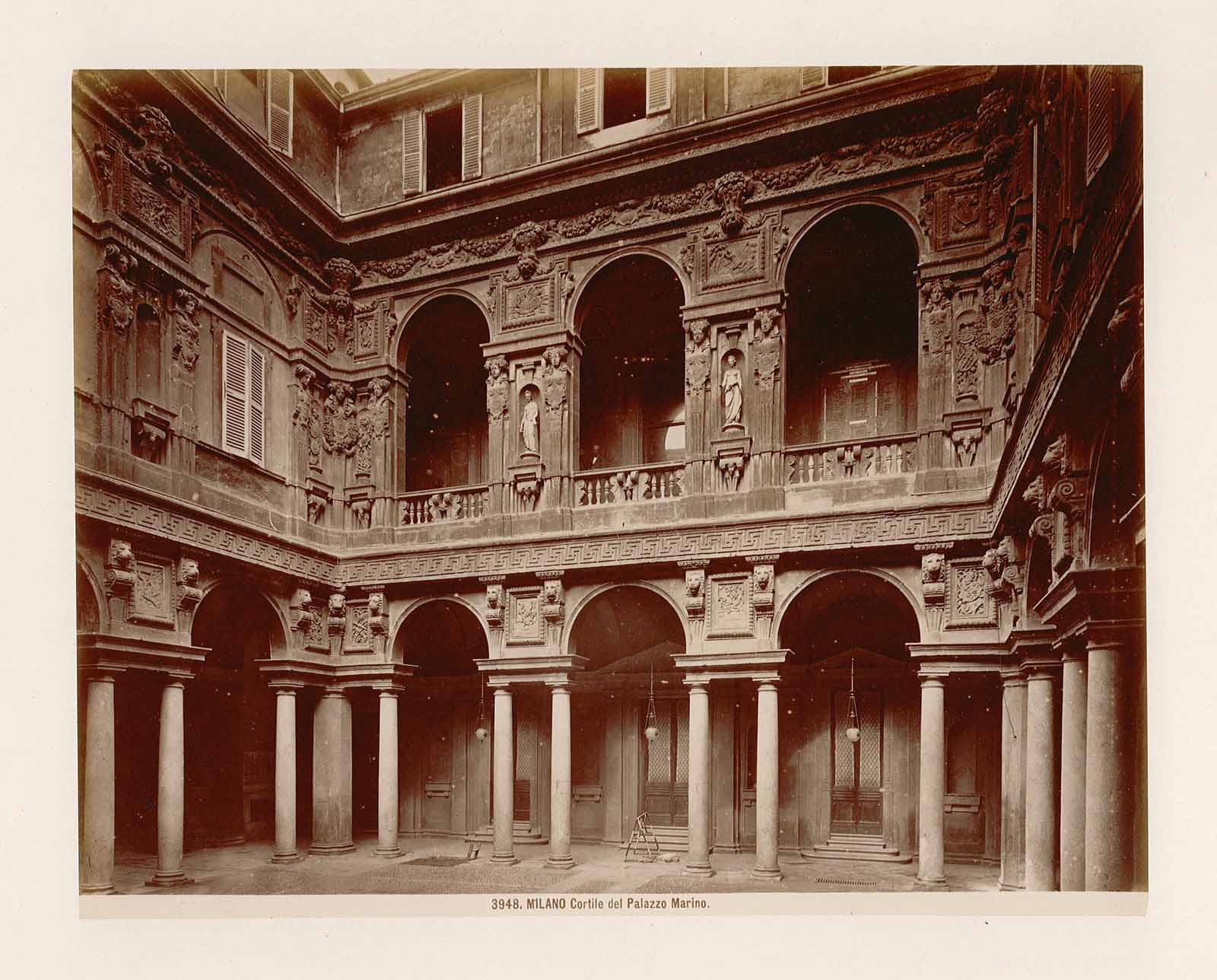 Milano Cortile del Palazzo Marino