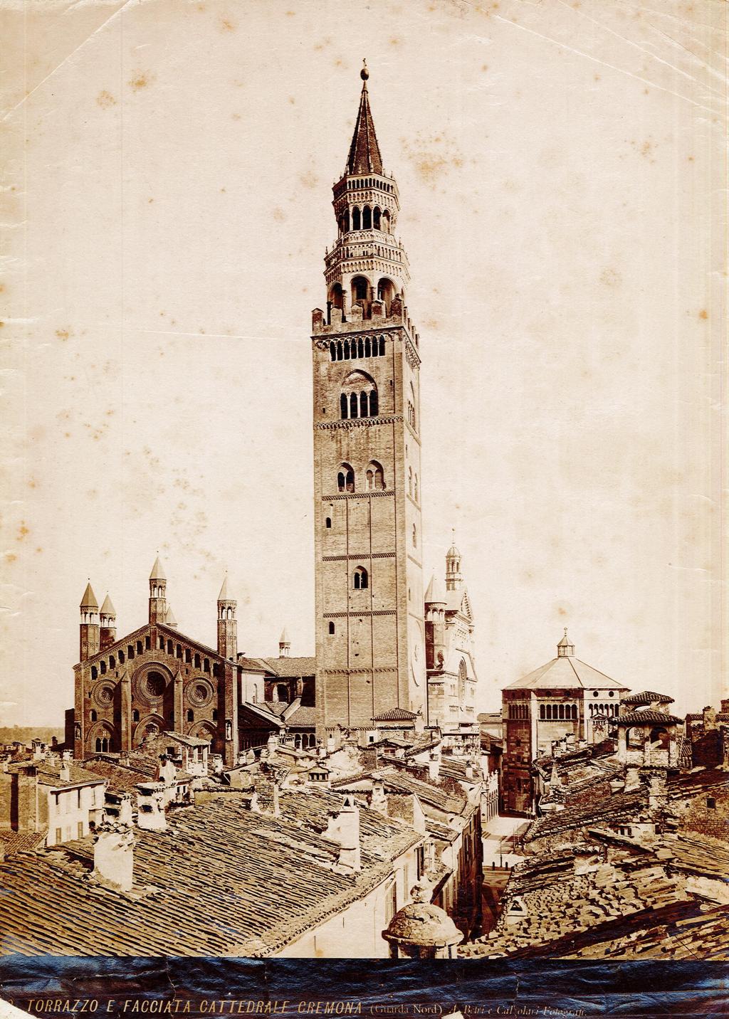 Torrazzo e Facciata Cattedrale Cremona (Guarda Nord)