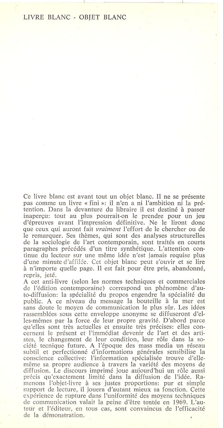 Livre blanc. Objet blanc