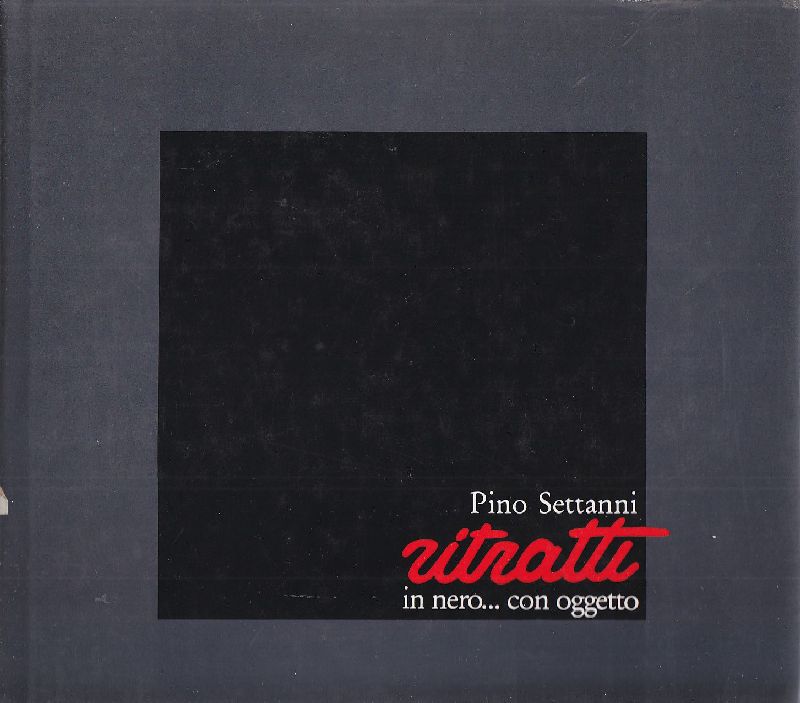 Ritratti in nero con...oggetto